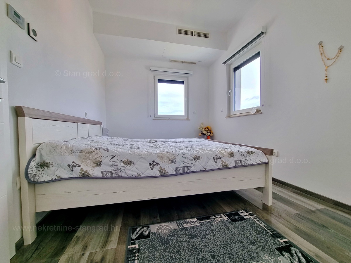 Otok Krk, Malinska, atraktiven penthouse na odlični lokaciji v bližini morja, prodamo!
