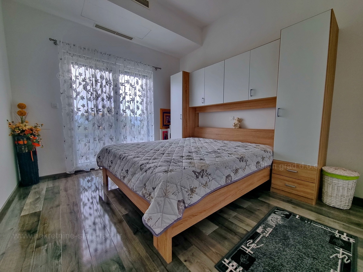 Otok Krk, Malinska, atraktiven penthouse na odlični lokaciji v bližini morja, prodamo!