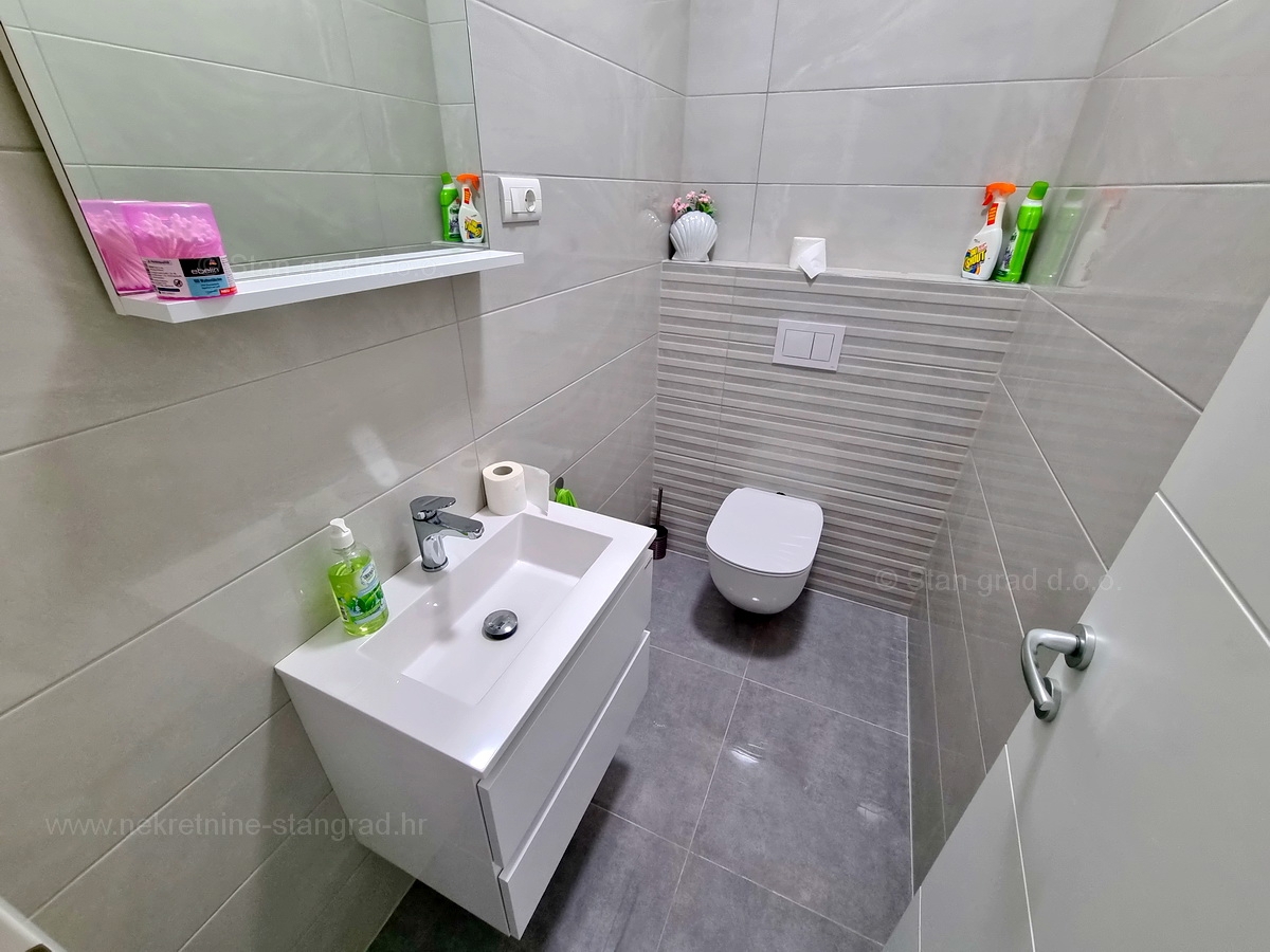 Otok Krk, Malinska, atraktiven penthouse na odlični lokaciji v bližini morja, prodamo!