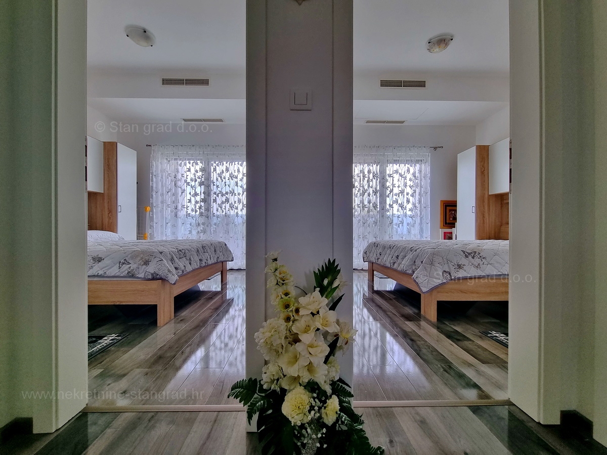 Otok Krk, Malinska, atraktiven penthouse na odlični lokaciji v bližini morja, prodamo!