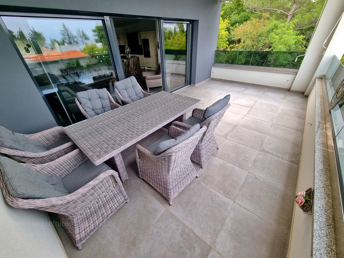 Otok Krk, Malinska, atraktiven penthouse na odlični lokaciji v bližini morja, prodamo!