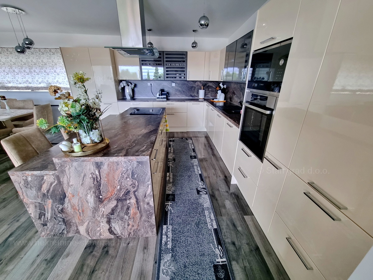 Otok Krk, Malinska, atraktiven penthouse na odlični lokaciji v bližini morja, prodamo!