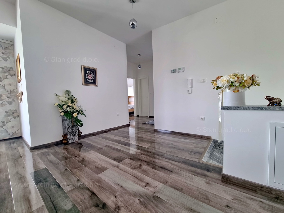Otok Krk, Malinska, atraktiven penthouse na odlični lokaciji v bližini morja, prodamo!