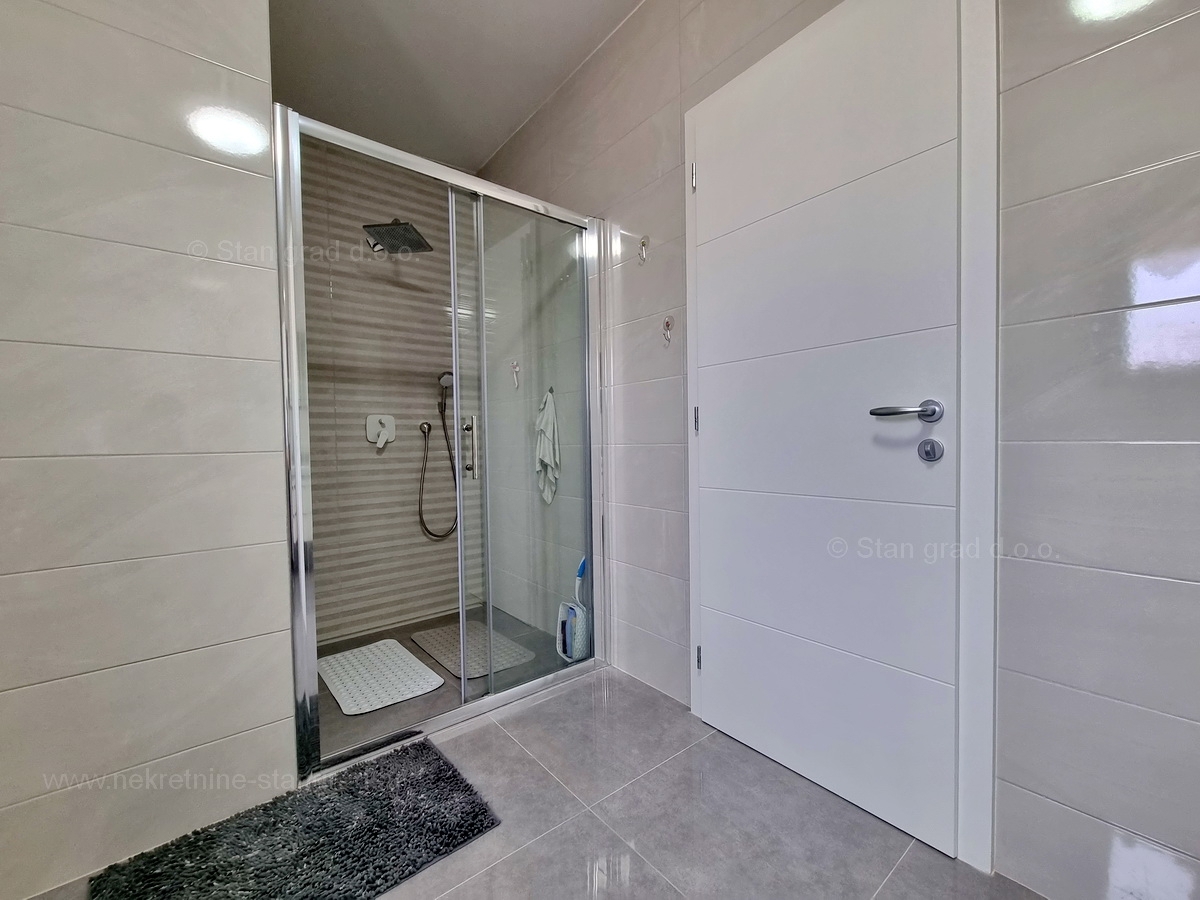 Otok Krk, Malinska, atraktiven penthouse na odlični lokaciji v bližini morja, prodamo!