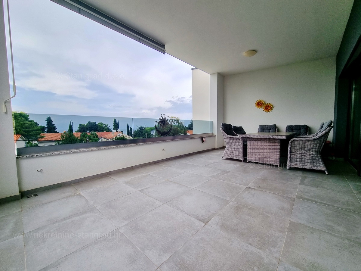 Otok Krk, Malinska, atraktiven penthouse na odlični lokaciji v bližini morja, prodamo!