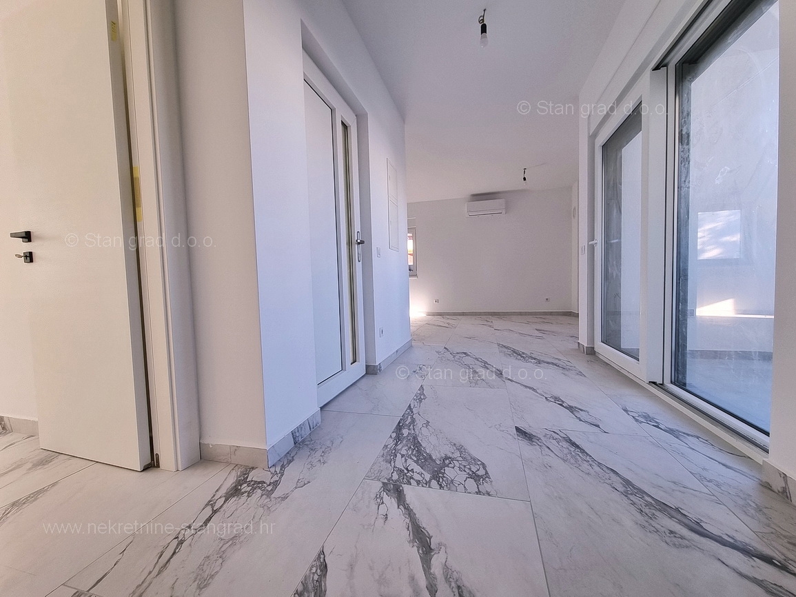 Uvala Soline, novogradnja, apartma s pogledom na morje, prodaja!