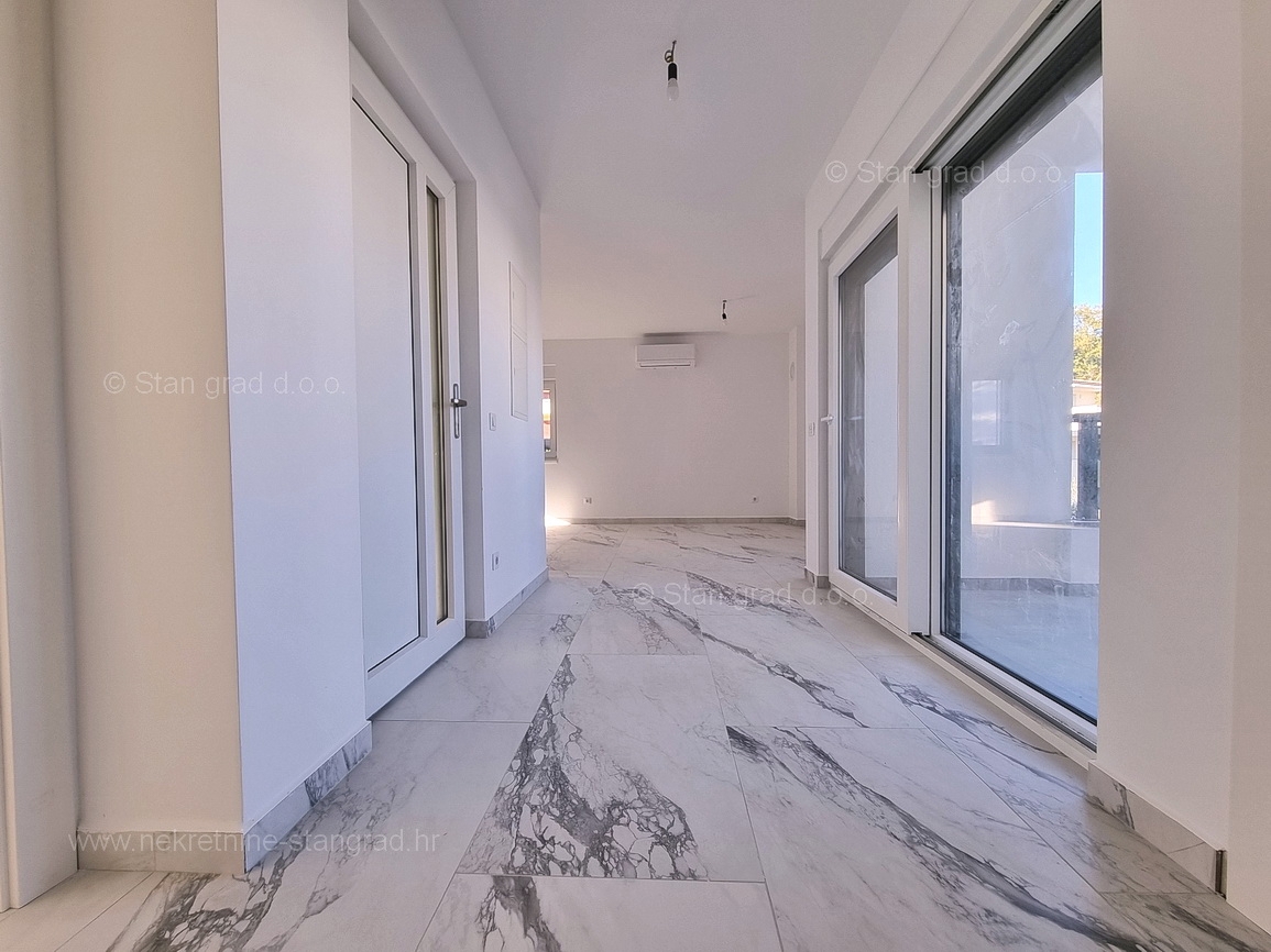 Uvala Soline, novogradnja, apartma s pogledom na morje, prodaja!