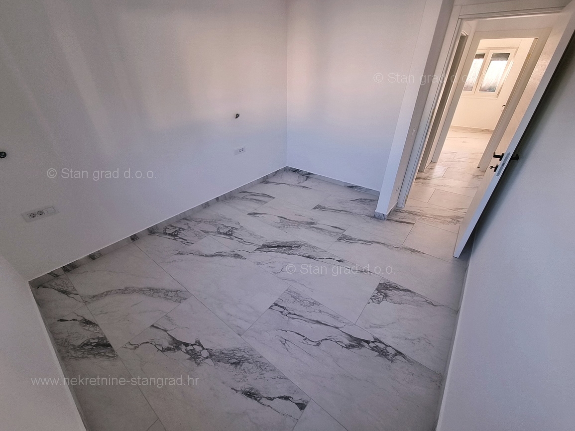 Uvala Soline, novogradnja, apartma s pogledom na morje, prodaja!
