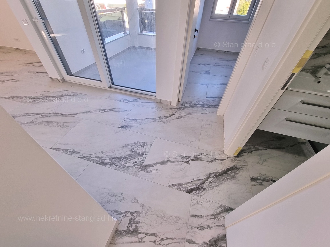 Uvala Soline, novogradnja, apartma s pogledom na morje, prodaja!