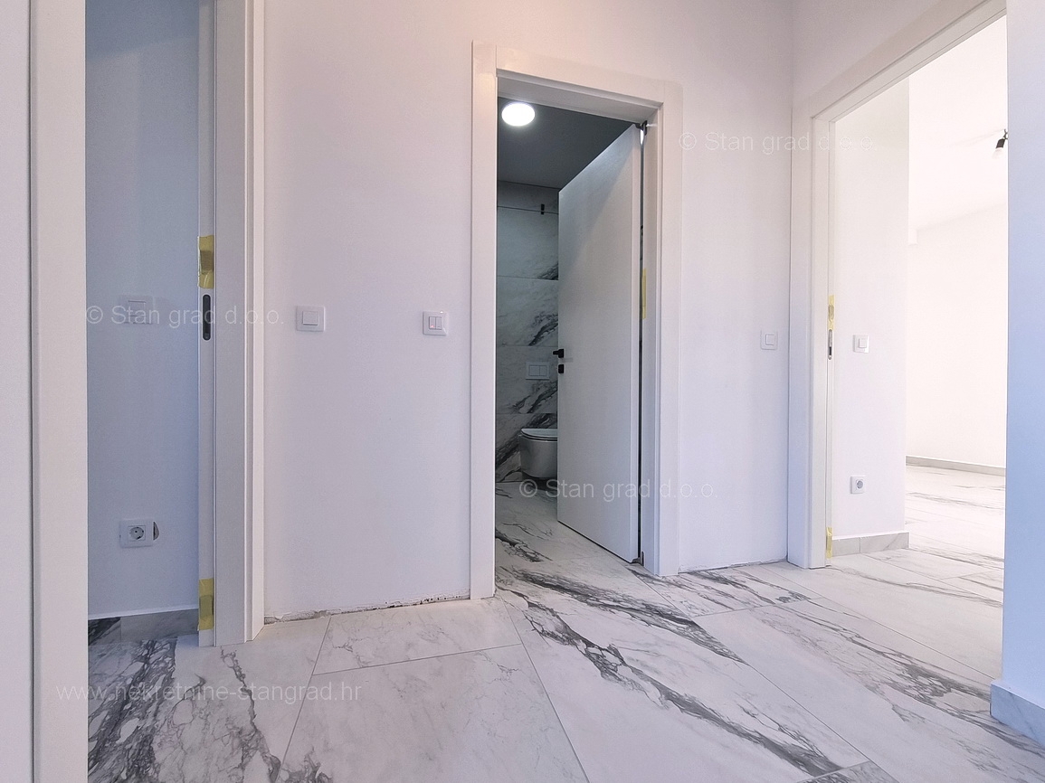 Uvala Soline, novogradnja, apartma s pogledom na morje, prodaja!