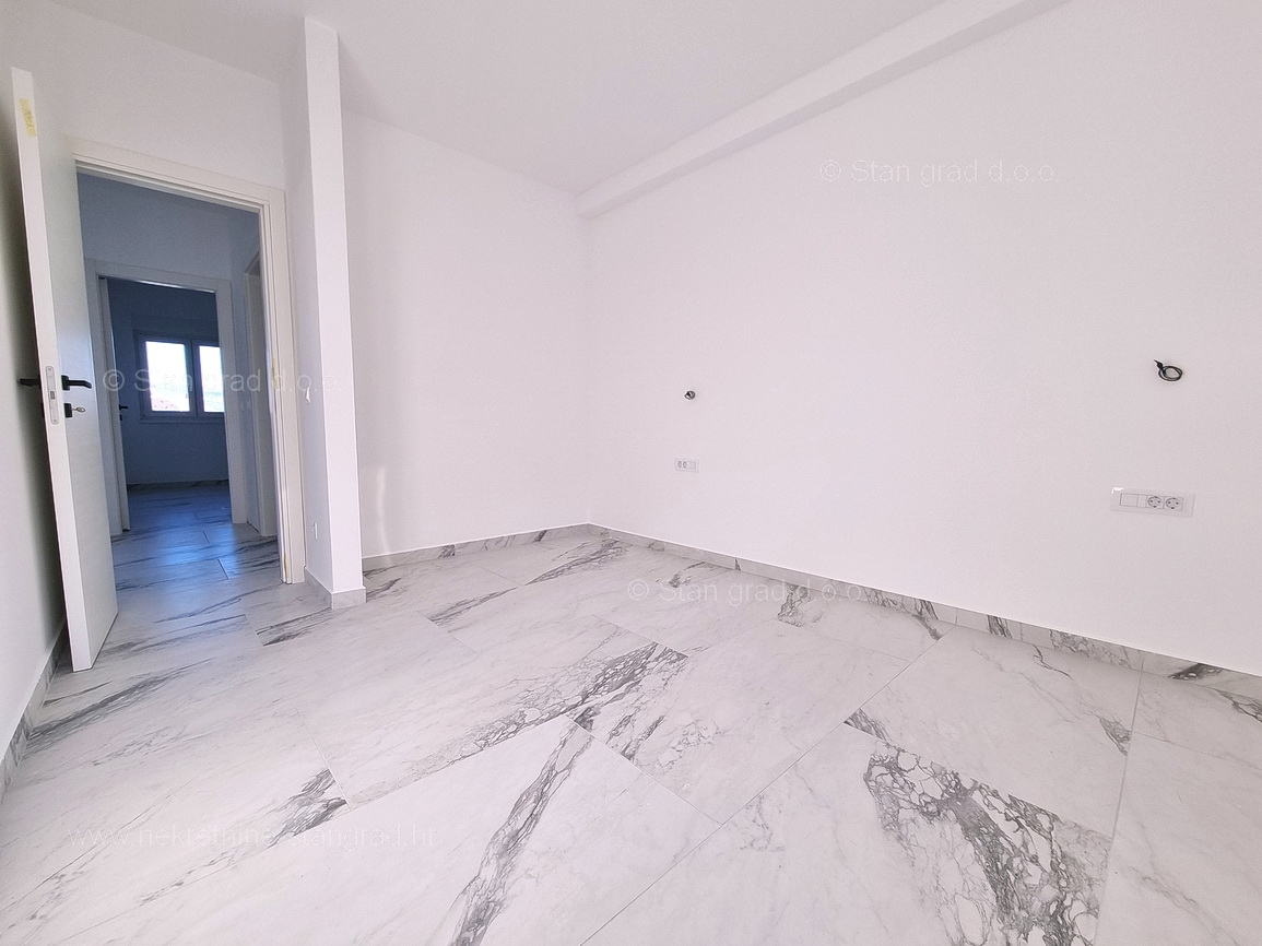 Uvala Soline, novogradnja, apartma s pogledom na morje, prodaja!