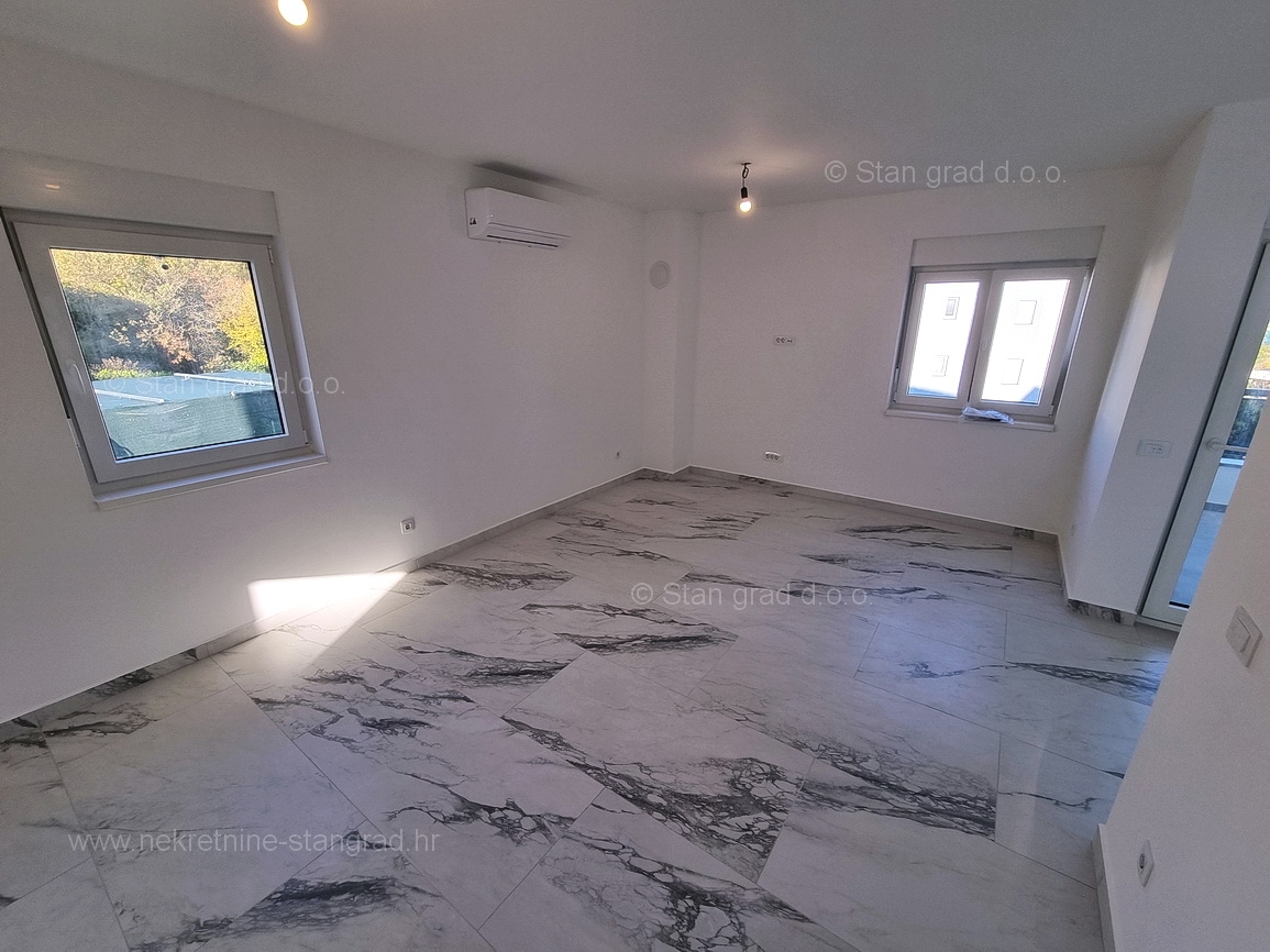 Uvala Soline, novogradnja, apartma s pogledom na morje, prodaja!