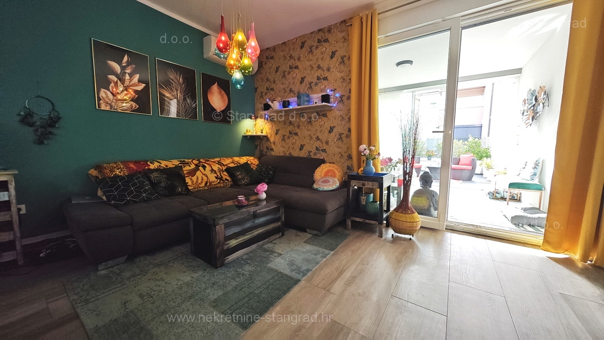 Njivice, opremljen dvosobni apartma 150 m od morja!