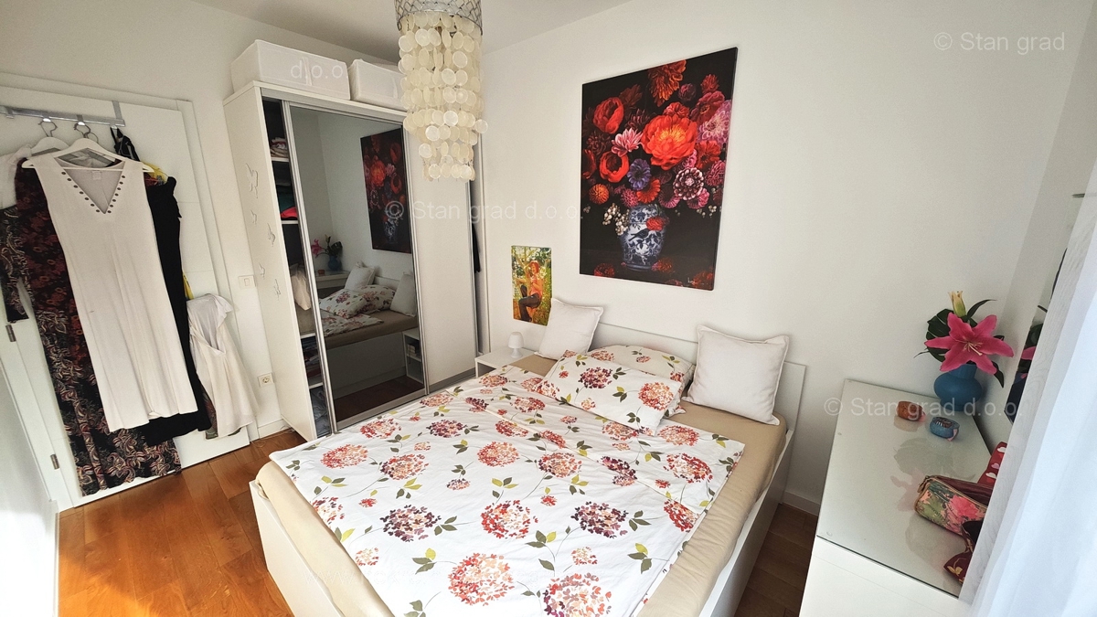 Njivice, opremljen dvosobni apartma 150 m od morja!
