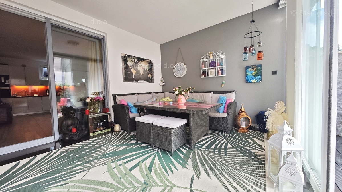 Njivice, opremljen dvosobni apartma 150 m od morja!