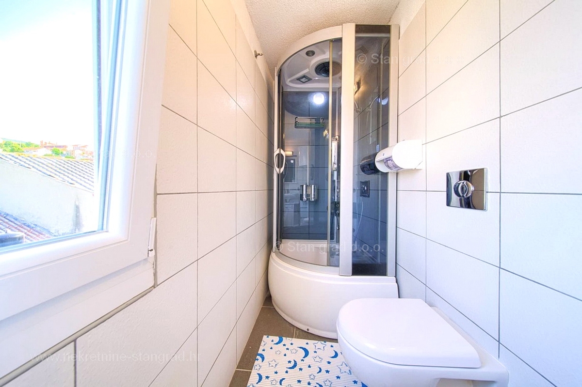 Vrbnik center, hiša z dvema apartmajema in pogledom na morje!