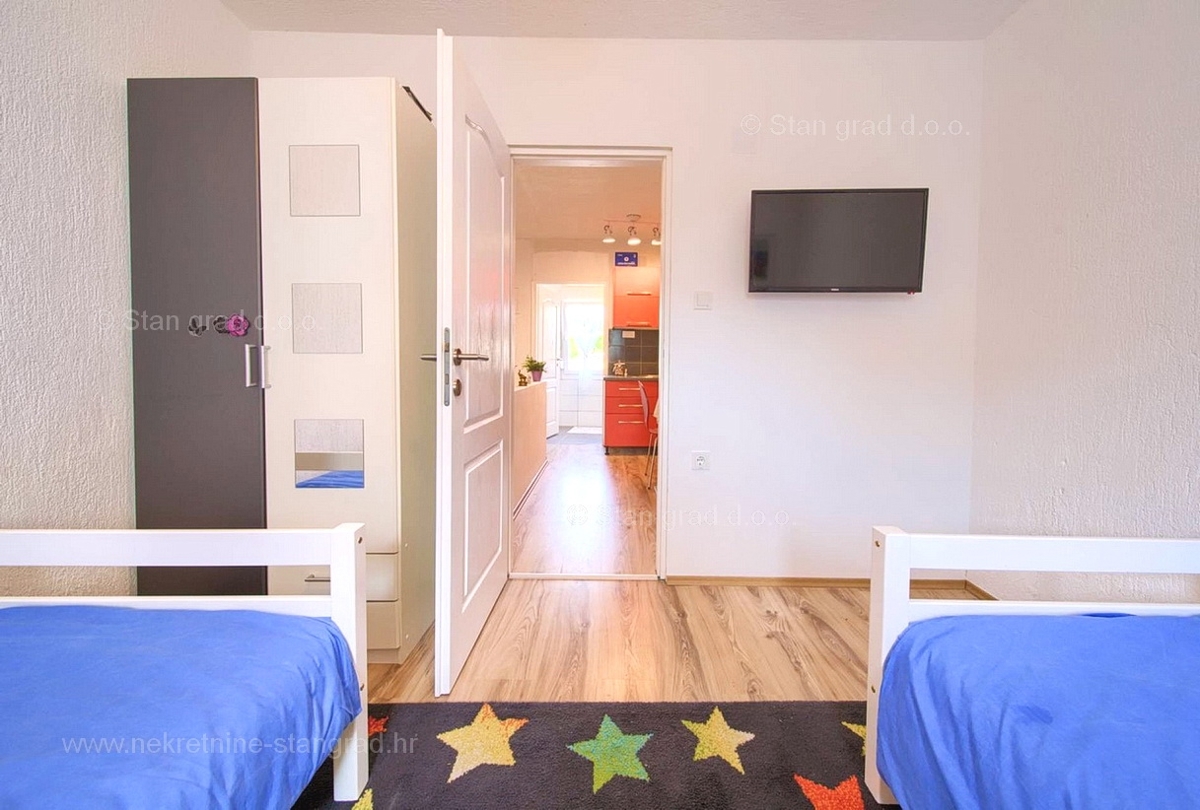Vrbnik center, hiša z dvema apartmajema in pogledom na morje!