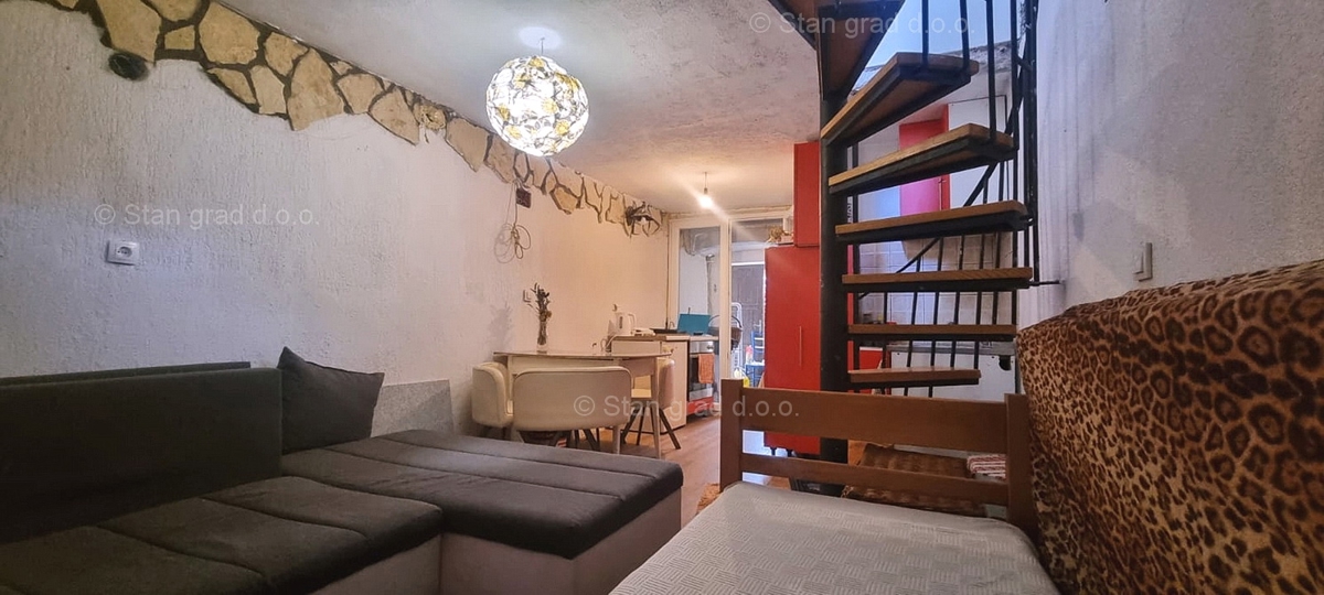 Vrbnik center, hiša z dvema apartmajema in pogledom na morje!