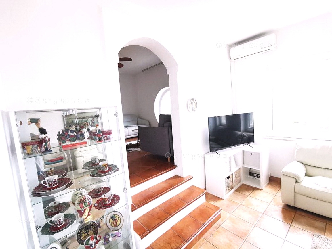 Njivice, dva opremljena apartmaja blizu morja!