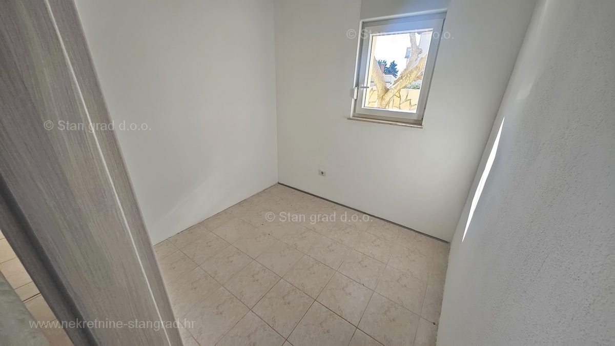 Krk, apartma v pritličju na dobri lokaciji!
