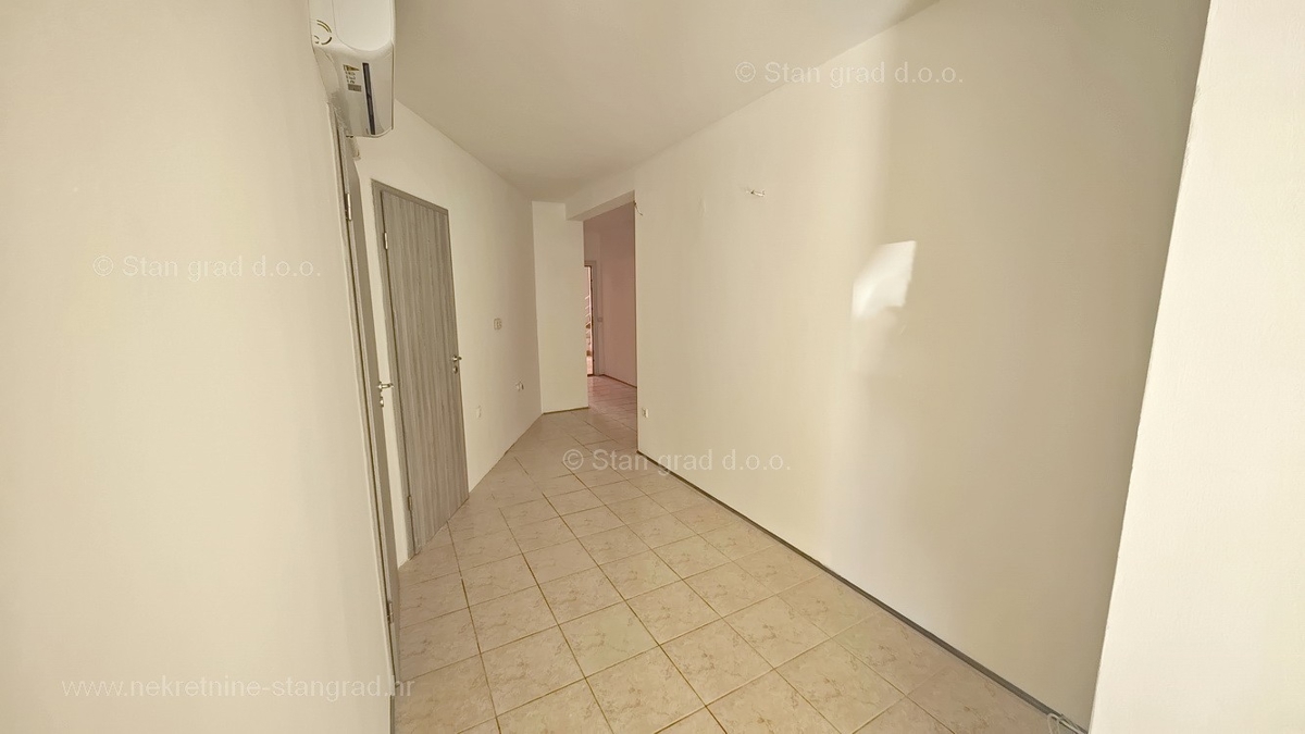 Krk, apartma v pritličju na dobri lokaciji!