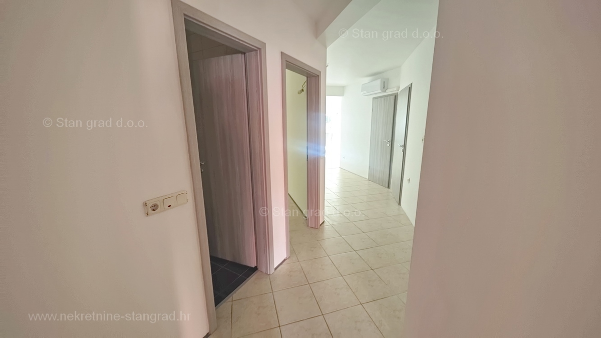 Krk, apartma v pritličju na dobri lokaciji!