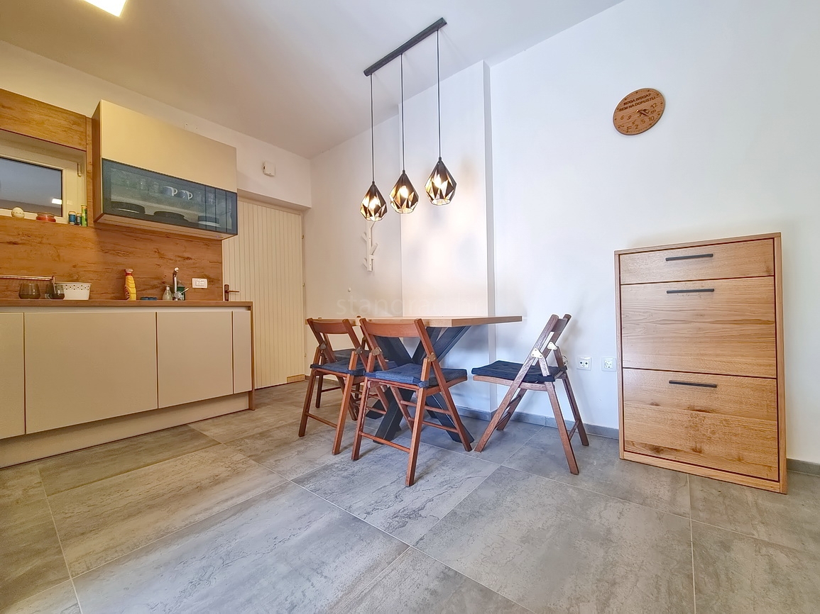 Njivice, dvosobni apartma blizu morja!