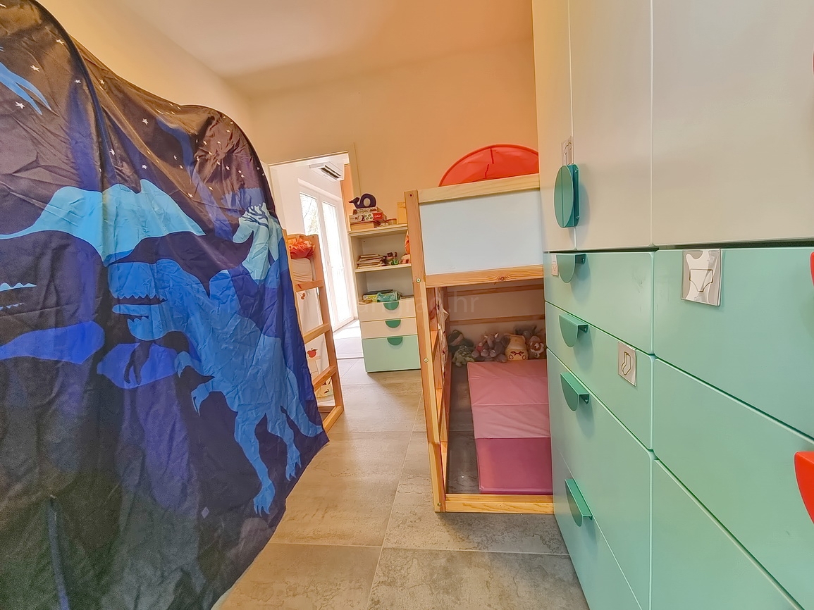 Njivice, dvosobni apartma blizu morja!