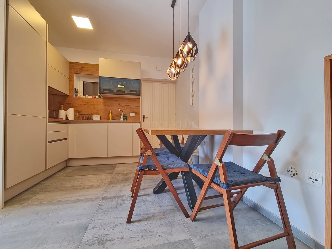 Njivice, dvosobni apartma blizu morja!