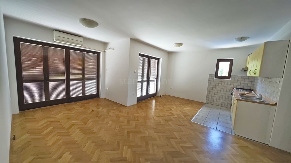 Baška, stanovanje v 1. nadstropju na odlični lokaciji z razgledom!