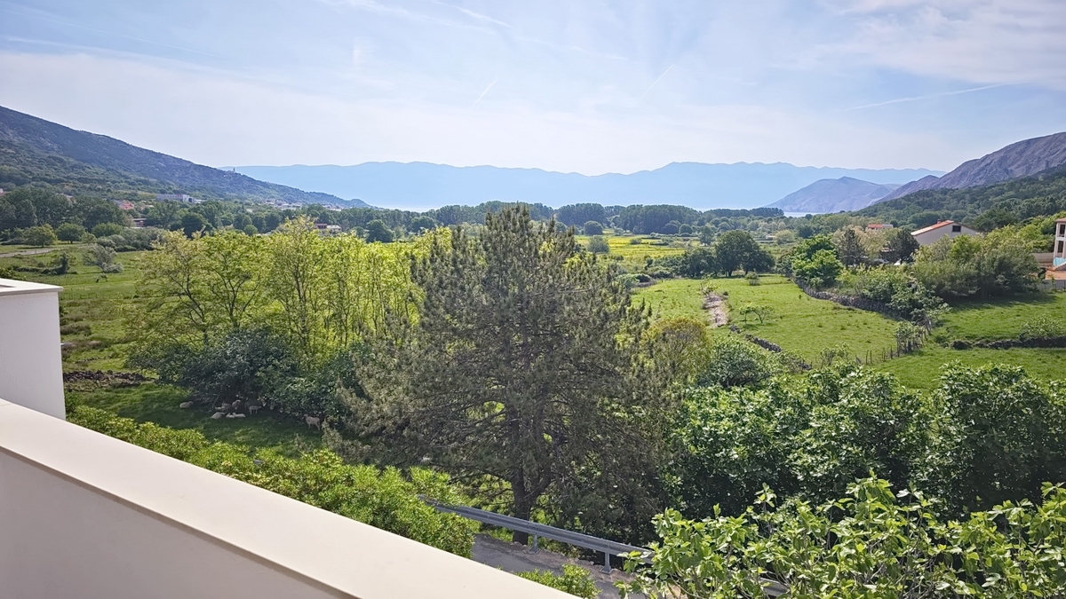 Baška, stanovanje v 1. nadstropju na odlični lokaciji z razgledom!