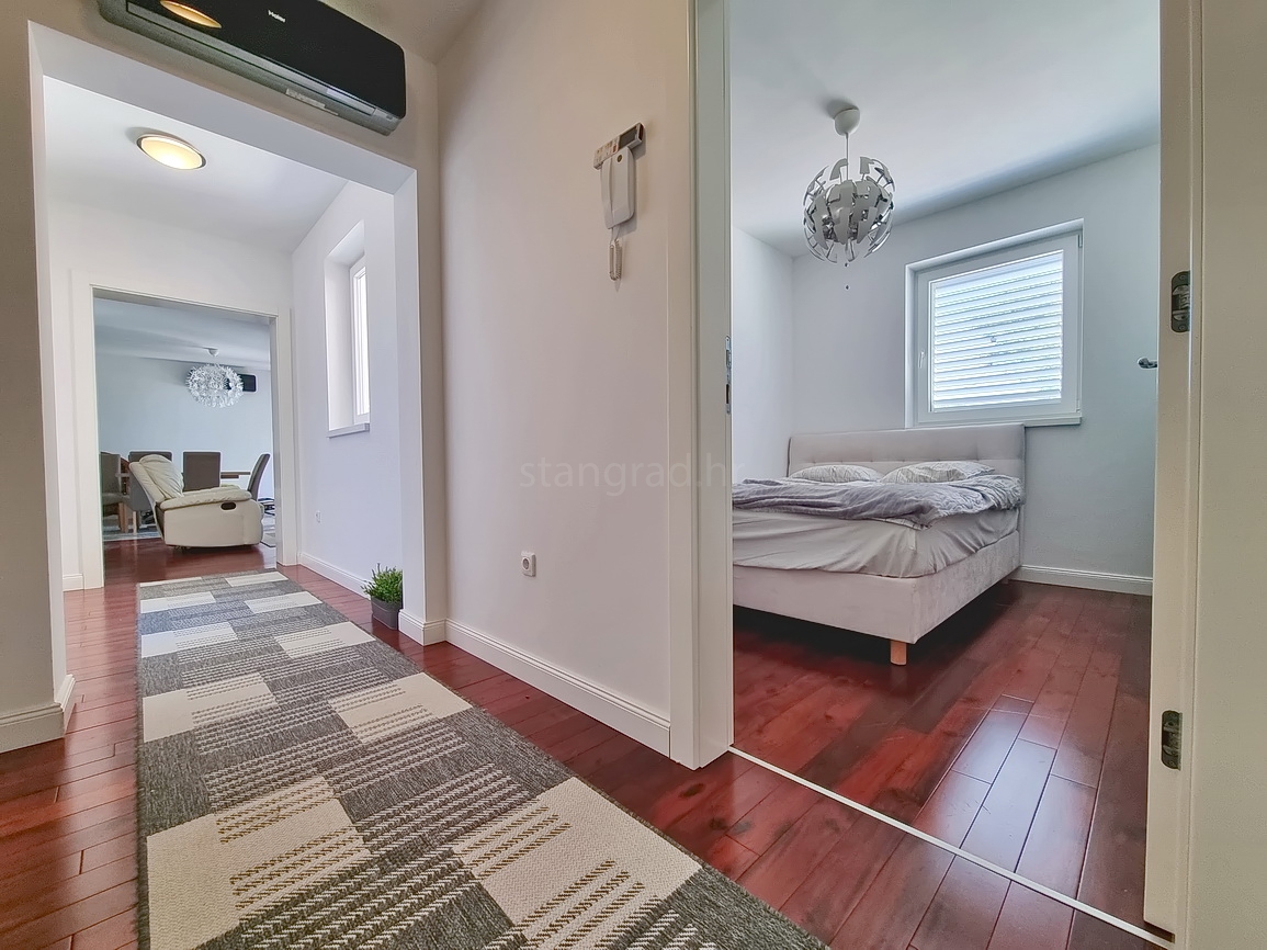 Malinska, prostoren apartma v 1. nadstropju blizu morja!