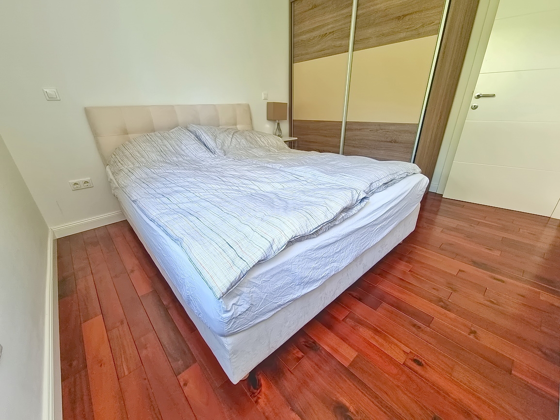 Malinska, prostoren apartma v 1. nadstropju blizu morja!