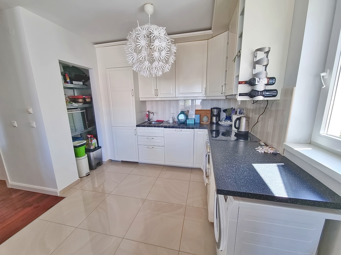 Malinska, prostoren apartma v 1. nadstropju blizu morja!
