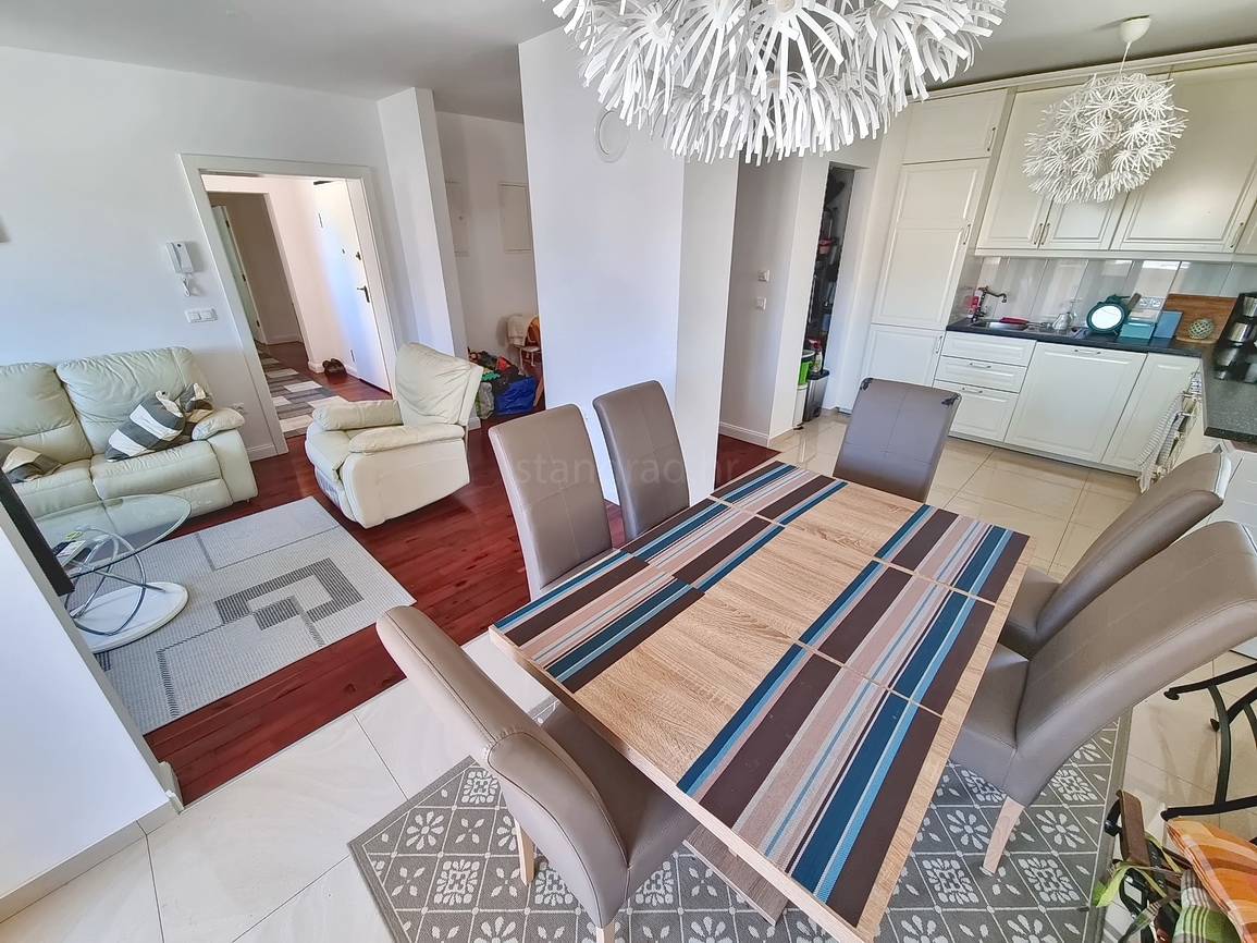 Malinska, prostoren apartma v 1. nadstropju blizu morja!