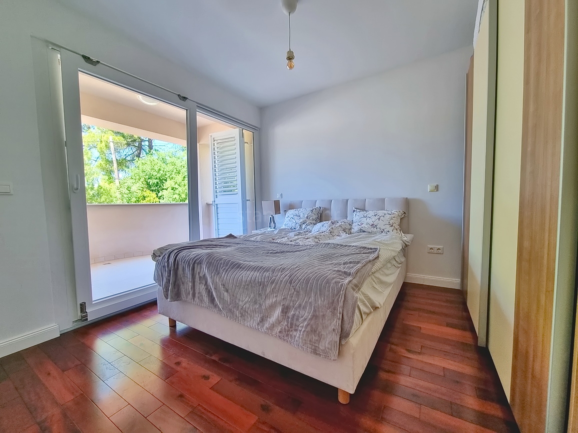 Malinska, prostoren apartma v 1. nadstropju blizu morja!