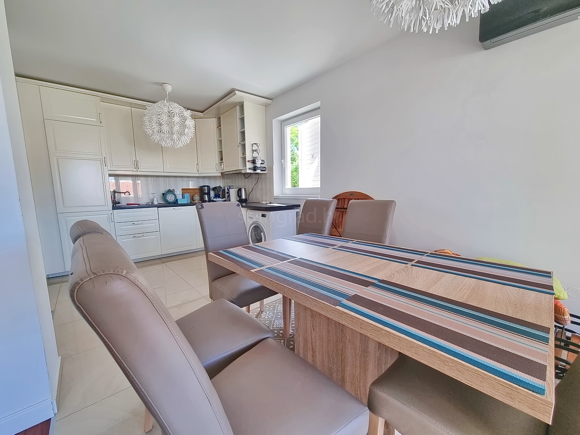 Malinska, prostoren apartma v 1. nadstropju blizu morja!