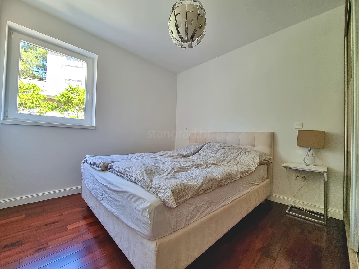 Malinska, prostoren apartma v 1. nadstropju blizu morja!