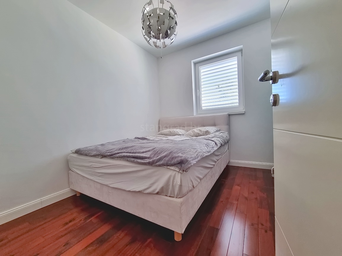 Malinska, prostoren apartma v 1. nadstropju blizu morja!