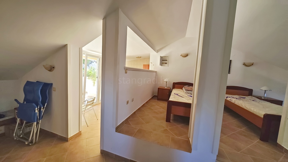 Območje Punta, ekskluzivna vila v pečini s panoramskim pogledom na morje!