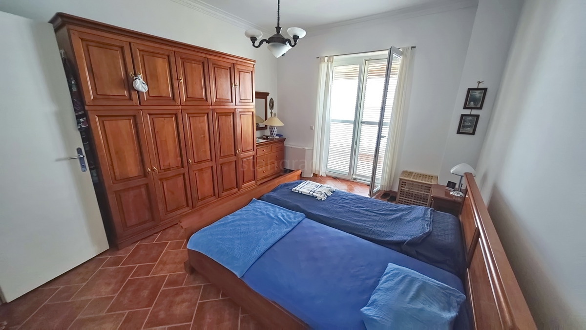 Območje Punta, ekskluzivna vila v pečini s panoramskim pogledom na morje!