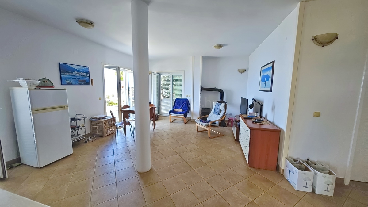 Območje Punta, ekskluzivna vila v pečini s panoramskim pogledom na morje!