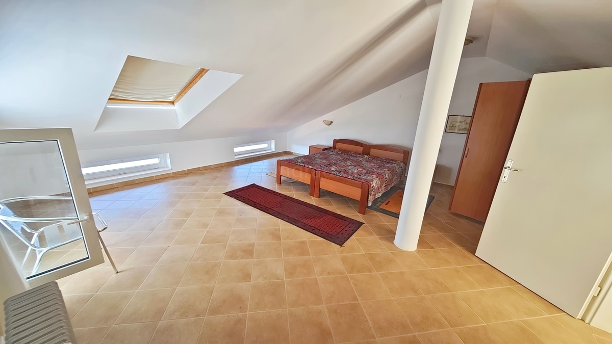 Območje Punta, ekskluzivna vila v pečini s panoramskim pogledom na morje!