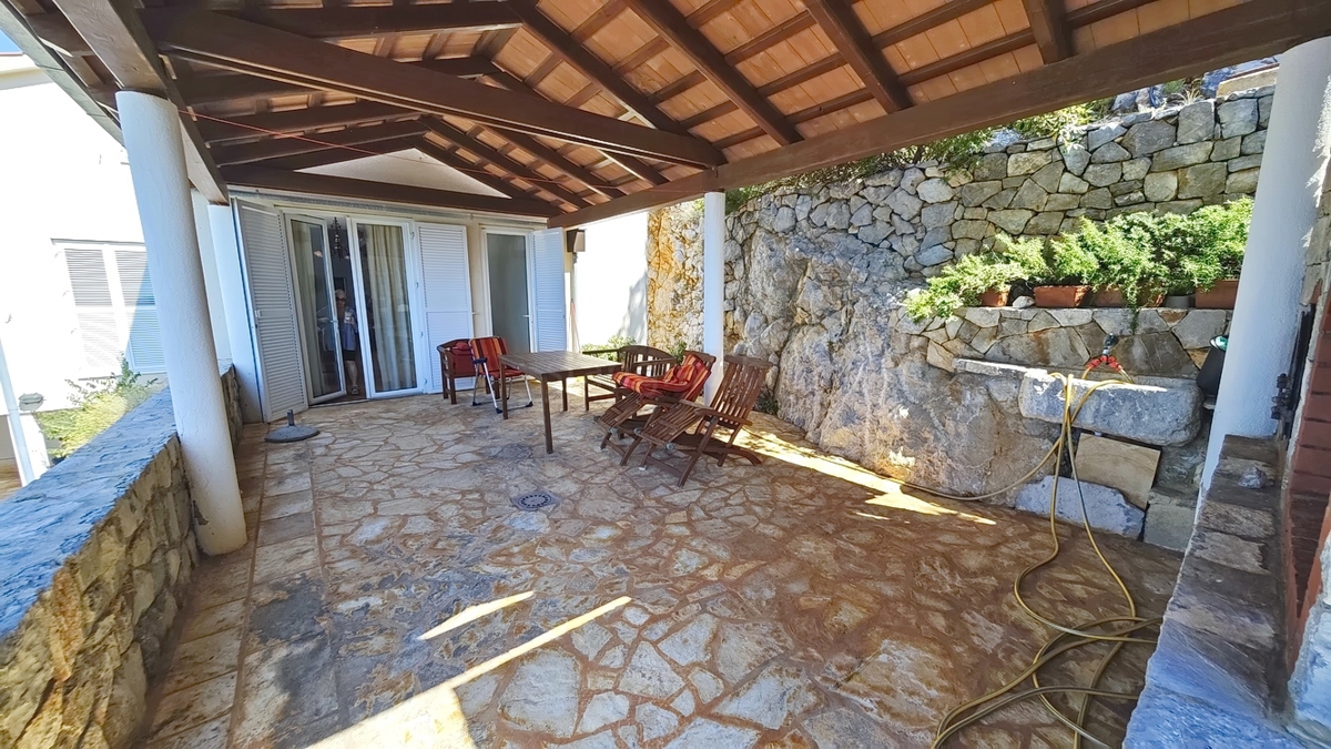 Območje Punta, ekskluzivna vila v pečini s panoramskim pogledom na morje!