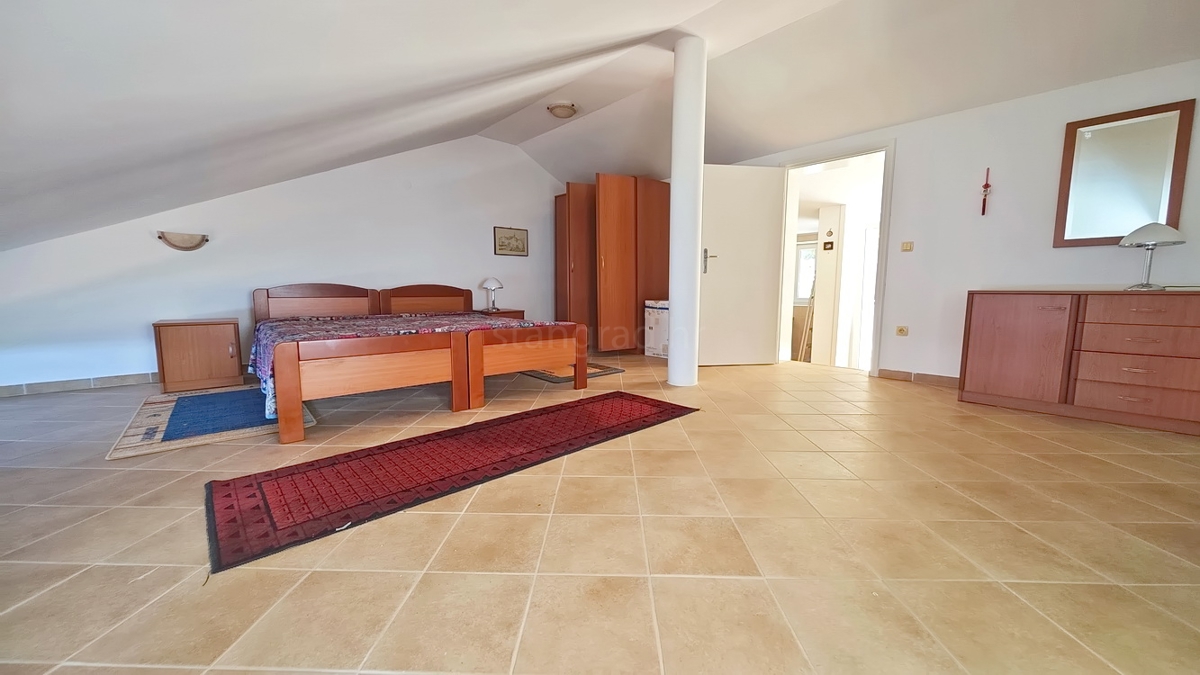 Območje Punta, ekskluzivna vila v pečini s panoramskim pogledom na morje!
