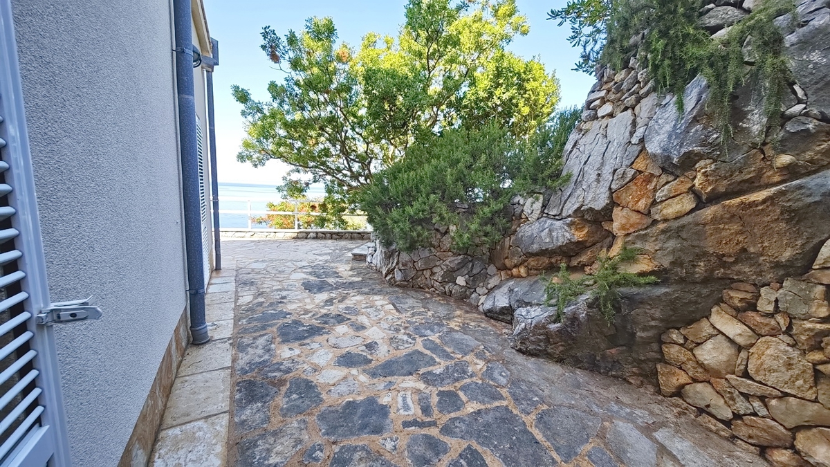 Območje Punta, ekskluzivna vila v pečini s panoramskim pogledom na morje!