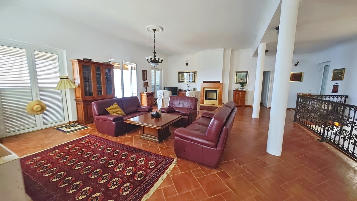 Območje Punta, ekskluzivna vila v pečini s panoramskim pogledom na morje!
