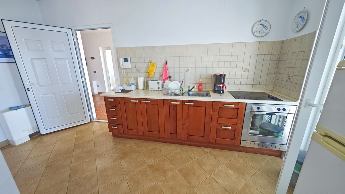 Območje Punta, ekskluzivna vila v pečini s panoramskim pogledom na morje!