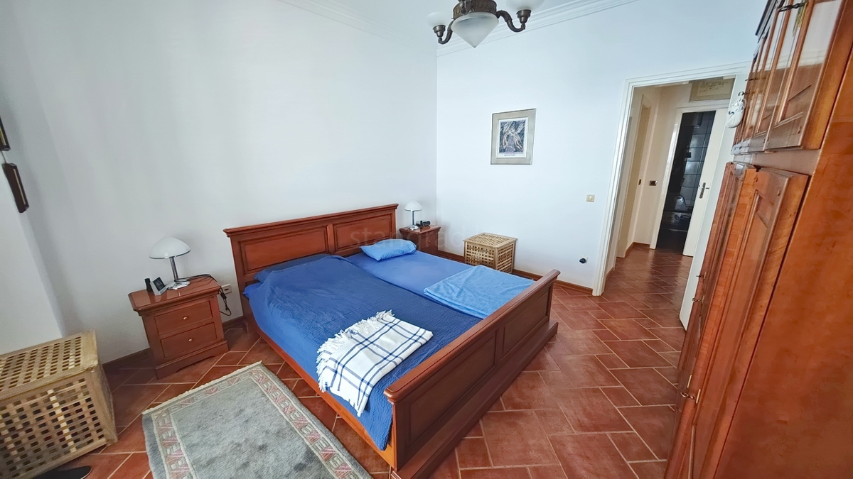 Območje Punta, ekskluzivna vila v pečini s panoramskim pogledom na morje!