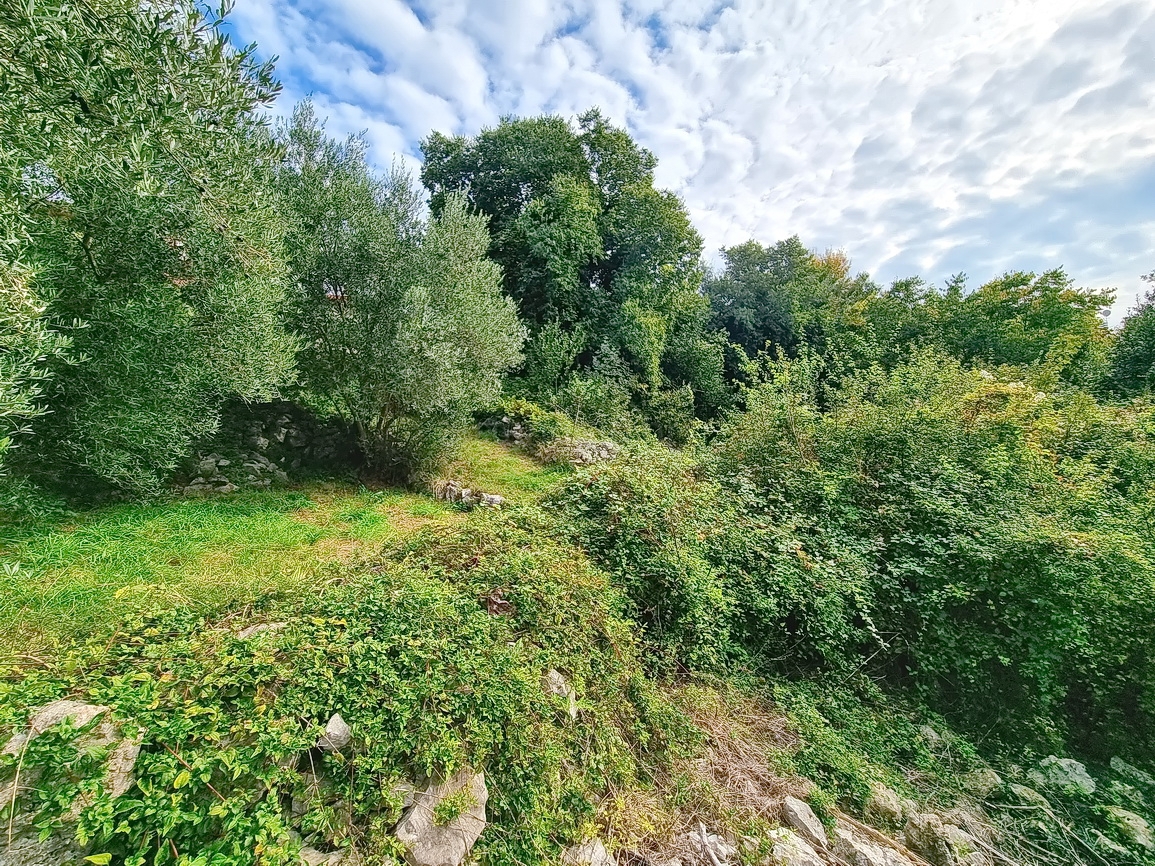 Malinska, prostorno gradbeno zemljišče na mirni lokaciji!